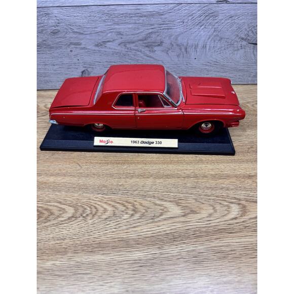 Maisto 1/18 - Dodge 330 1963 Red Diecast Scale Model Car - Picture 2 of 11